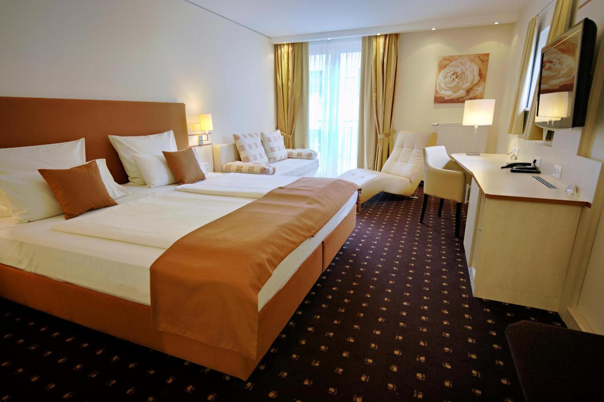 Deluxe Twin Room,1765960370:JPEG